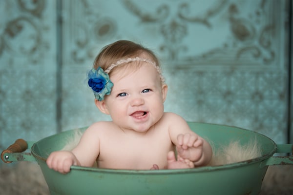 baby-in-a-bucket-boulder-photo