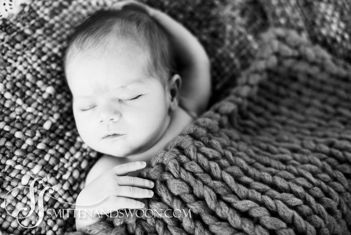 sleepy-newborn-posing