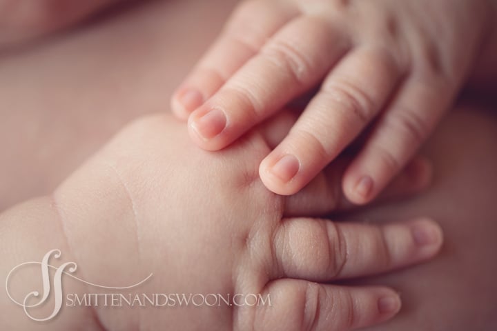 newborn-hands-photography