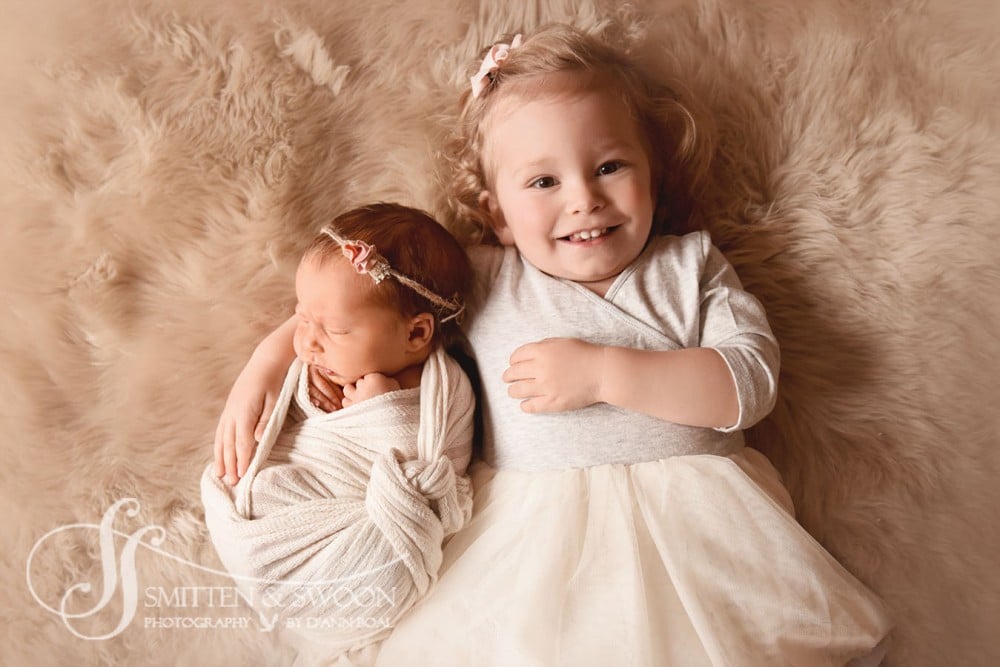 little-sister-newborn-photo-session