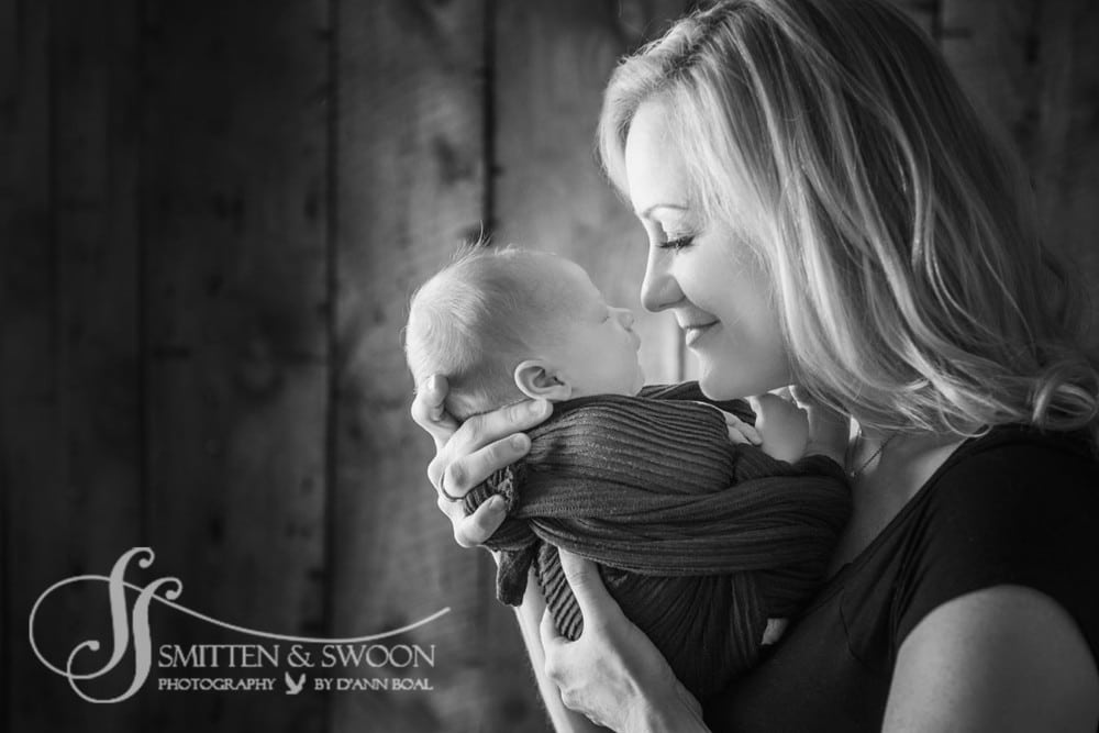 mom and newborn kiss {boulder newborn photographer}